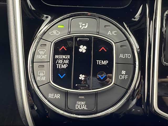 トヨタ ヴォクシー ZS 煌 宮城県 2018(平30)年 7.5万km ブラック モデリスタエアロ(F.S.R)/禁煙車/Toyota Safety Sense	/・プリクラッシュセーフティ		/・レーンディパーチャーアラート		/・オートマチックハイビーム/・クルーズコントロール/純正９型ナビ/・BT.SD.DVD.CD/フルセグTV/バックカメラ/純正ドライブレコーダー(F)/革巻きステアリング/ステアリングスイッチ/LEDヘッドライト/フォグランプ/純正１６インチアルミホイール/ロールサンシェード/シートバックテーブル/三列シート/純正ドアバイザー/アイドリングストップ/横滑り防止機能