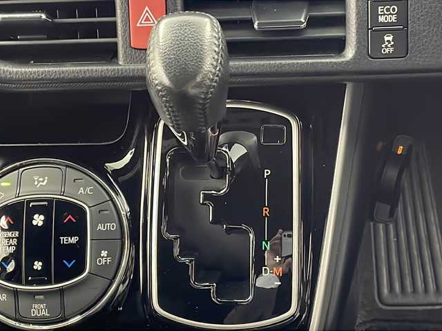 トヨタ ヴォクシー ZS 煌 宮城県 2018(平30)年 7.5万km ブラック モデリスタエアロ(F.S.R)/禁煙車/Toyota Safety Sense	/・プリクラッシュセーフティ		/・レーンディパーチャーアラート		/・オートマチックハイビーム/・クルーズコントロール/純正９型ナビ/・BT.SD.DVD.CD/フルセグTV/バックカメラ/純正ドライブレコーダー(F)/革巻きステアリング/ステアリングスイッチ/LEDヘッドライト/フォグランプ/純正１６インチアルミホイール/ロールサンシェード/シートバックテーブル/三列シート/純正ドアバイザー/アイドリングストップ/横滑り防止機能