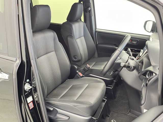 トヨタ ヴォクシー ZS 煌 宮城県 2018(平30)年 7.5万km ブラック モデリスタエアロ(F.S.R)/禁煙車/Toyota Safety Sense	/・プリクラッシュセーフティ		/・レーンディパーチャーアラート		/・オートマチックハイビーム/・クルーズコントロール/純正９型ナビ/・BT.SD.DVD.CD/フルセグTV/バックカメラ/純正ドライブレコーダー(F)/革巻きステアリング/ステアリングスイッチ/LEDヘッドライト/フォグランプ/純正１６インチアルミホイール/ロールサンシェード/シートバックテーブル/三列シート/純正ドアバイザー/アイドリングストップ/横滑り防止機能