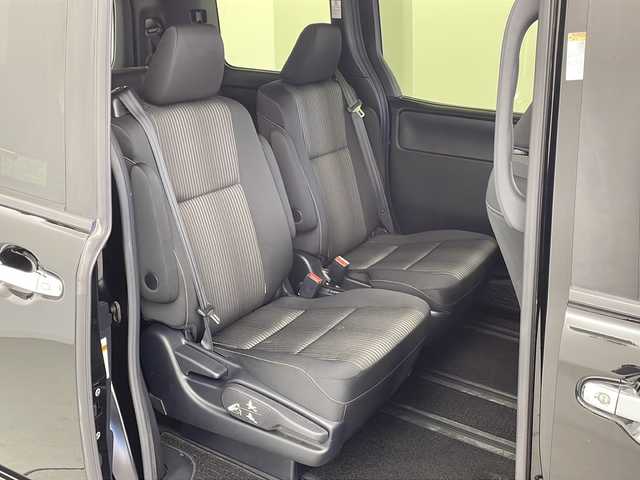 トヨタ ヴォクシー ZS 煌 宮城県 2018(平30)年 7.5万km ブラック モデリスタエアロ(F.S.R)/禁煙車/Toyota Safety Sense	/・プリクラッシュセーフティ		/・レーンディパーチャーアラート		/・オートマチックハイビーム/・クルーズコントロール/純正９型ナビ/・BT.SD.DVD.CD/フルセグTV/バックカメラ/純正ドライブレコーダー(F)/革巻きステアリング/ステアリングスイッチ/LEDヘッドライト/フォグランプ/純正１６インチアルミホイール/ロールサンシェード/シートバックテーブル/三列シート/純正ドアバイザー/アイドリングストップ/横滑り防止機能