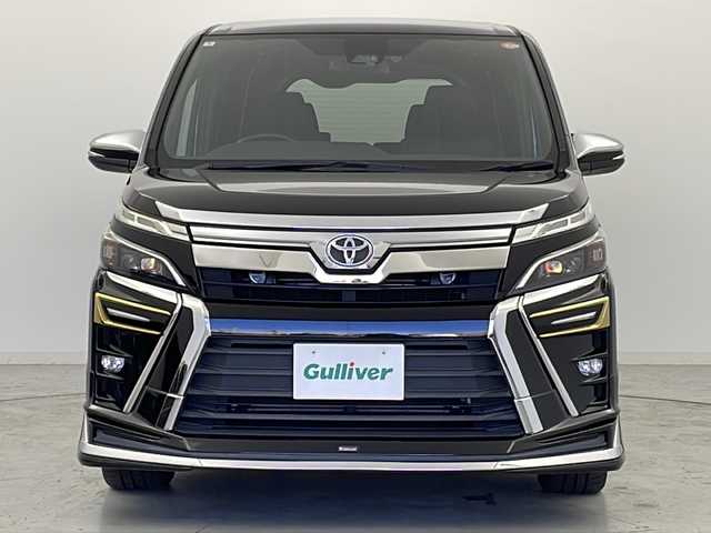 トヨタ ヴォクシー ZS 煌 宮城県 2018(平30)年 7.5万km ブラック モデリスタエアロ(F.S.R)/禁煙車/Toyota Safety Sense	/・プリクラッシュセーフティ		/・レーンディパーチャーアラート		/・オートマチックハイビーム/・クルーズコントロール/純正９型ナビ/・BT.SD.DVD.CD/フルセグTV/バックカメラ/純正ドライブレコーダー(F)/革巻きステアリング/ステアリングスイッチ/LEDヘッドライト/フォグランプ/純正１６インチアルミホイール/ロールサンシェード/シートバックテーブル/三列シート/純正ドアバイザー/アイドリングストップ/横滑り防止機能