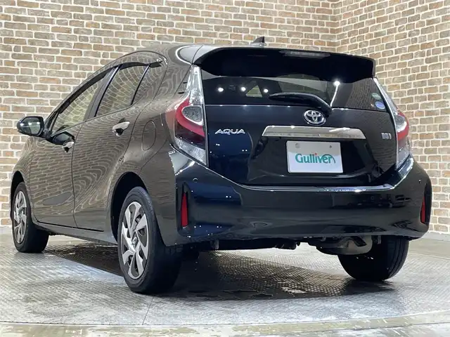 トヨタ アクア S スタイルブラック 岩手県 2021(令3)年 10.6万km ブラックマイカ ワンオーナー/パノラミックビューモニター/クリアランスソナー/トヨタセーフティセンスC/プリクラッシュセーフティ/レーンディパーチャーアラート/オートマチックハイビーム/先行車発進告知機能/横滑り防止装置/シートヒーター/イクリプスナビ/フルセグTV/ドライブレコーダー/ETC/オートエアコン/オートライト/LEDヘッドランプ/15インチスチールホイール/純正ホイールキャップ/純正フロアマット