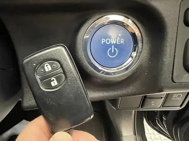 トヨタ アクア S スタイルブラック 岩手県 2021(令3)年 10.6万km ブラックマイカ ワンオーナー/パノラミックビューモニター/クリアランスソナー/トヨタセーフティセンスC/プリクラッシュセーフティ/レーンディパーチャーアラート/オートマチックハイビーム/先行車発進告知機能/横滑り防止装置/シートヒーター/イクリプスナビ/フルセグTV/ドライブレコーダー/ETC/オートエアコン/オートライト/LEDヘッドランプ/15インチスチールホイール/純正ホイールキャップ/純正フロアマット