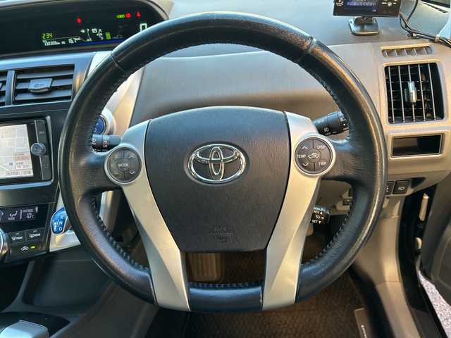 トヨタ プリウス α G 東京都 2013(平25)年 13.1万km ブラック 純正ナビ/(DVD・CD・Bluetooth・AM・FM)/ドライブレコーダー/３列シート/クルーズコントロール/ETC/後席用モニター/純正フロアマット/ドアバイザー/取扱説明書/保証書/記録簿