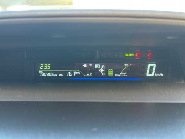 トヨタ プリウス α G 東京都 2013(平25)年 13.1万km ブラック 純正ナビ/(DVD・CD・Bluetooth・AM・FM)/ドライブレコーダー/３列シート/クルーズコントロール/ETC/後席用モニター/純正フロアマット/ドアバイザー/取扱説明書/保証書/記録簿