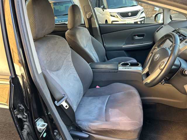 トヨタ プリウス α G 東京都 2013(平25)年 13.1万km ブラック 純正ナビ/(DVD・CD・Bluetooth・AM・FM)/ドライブレコーダー/３列シート/クルーズコントロール/ETC/後席用モニター/純正フロアマット/ドアバイザー/取扱説明書/保証書/記録簿