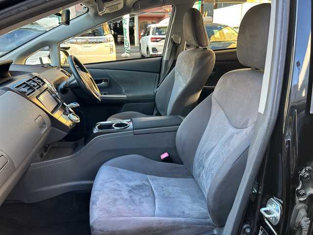 トヨタ プリウス α G 東京都 2013(平25)年 13.1万km ブラック 純正ナビ/(DVD・CD・Bluetooth・AM・FM)/ドライブレコーダー/３列シート/クルーズコントロール/ETC/後席用モニター/純正フロアマット/ドアバイザー/取扱説明書/保証書/記録簿