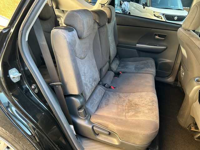 トヨタ プリウス α G 東京都 2013(平25)年 13.1万km ブラック 純正ナビ/(DVD・CD・Bluetooth・AM・FM)/ドライブレコーダー/３列シート/クルーズコントロール/ETC/後席用モニター/純正フロアマット/ドアバイザー/取扱説明書/保証書/記録簿