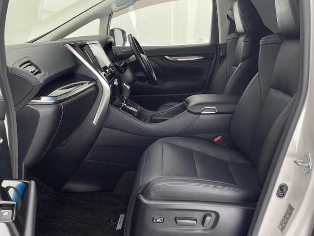 トヨタ アルファード S Cパッケージ 宮崎県 2019(令1)年 5.9万km ホワイトパールクリスタルシャイン 禁煙車/トヨタセーフティセンス/純正9型ディスプレイオーディオナビTV/（CD/DVD/Bluetooth/AUX/フルセグTV)/純正リアフリップダウンモニター/純正JBLサウンドシステム/純正ビルトイン2.0ETC/純正LEDオートライト/純正LEDフォグ/純正18インチアルミ/純正フロアマット/両側電動スライドドア/パワーバックドア/黒本革シート/Wサンルーフ/前席パワーシート/エアシート/シートヒーター/エグゼクティブパワーシート/アダプティブクルーズコントロール/レーンディパーチャーアラート/オートマチックハイビーム/クリアランスソナー/ブラインドスポットモニター/ウッドコンビ本革巻ハンドル/Wオートエアコン（ナノイー）/スマートキー/プッシュエンジンスタート/スペアキー/新車時保証書/取扱い説明書