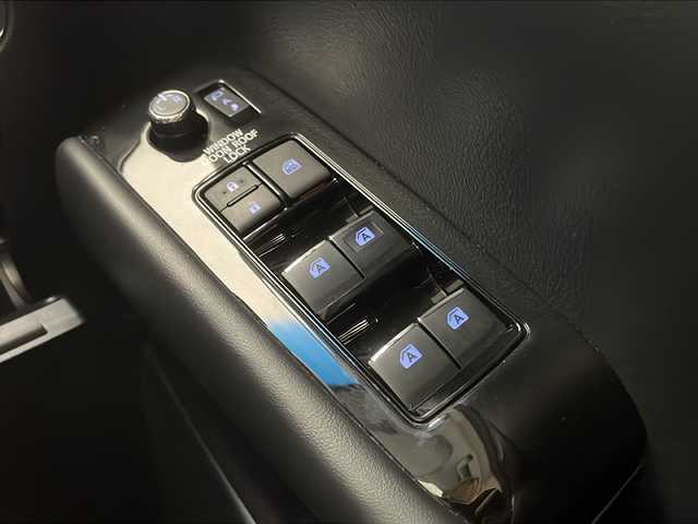トヨタ アルファード S Cパッケージ 宮崎県 2019(令1)年 5.9万km ホワイトパールクリスタルシャイン 禁煙車/トヨタセーフティセンス/純正9型ディスプレイオーディオナビTV/（CD/DVD/Bluetooth/AUX/フルセグTV)/純正リアフリップダウンモニター/純正JBLサウンドシステム/純正ビルトイン2.0ETC/純正LEDオートライト/純正LEDフォグ/純正18インチアルミ/純正フロアマット/両側電動スライドドア/パワーバックドア/黒本革シート/Wサンルーフ/前席パワーシート/エアシート/シートヒーター/エグゼクティブパワーシート/アダプティブクルーズコントロール/レーンディパーチャーアラート/オートマチックハイビーム/クリアランスソナー/ブラインドスポットモニター/ウッドコンビ本革巻ハンドル/Wオートエアコン（ナノイー）/スマートキー/プッシュエンジンスタート/スペアキー/新車時保証書/取扱い説明書