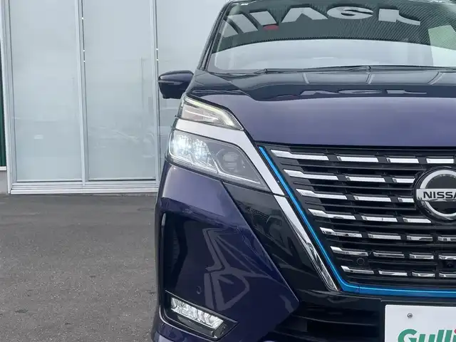 日産 セレナ e－パワー ハイウェイスター V 神奈川県 2021(令3)年 1.8万km アズライトブルー 純正ＳＤナビ(MM520D-L)/CD/DVD/Bluetooth/後席モニター/アラウンドビューモニター/バックカメラ　　　/プロパイロット/レーンキープアシスト/インテリジェントクルーズコントロール　/両側パワースライドア　/インテリジェントルームミラー　/ETC/LEDヘッドライト/オートマチックハイビーム/オートライト/スマートキー/プッシュスタート/純正フロアマット/純正アルミホイール/ABS/横滑り防止装置