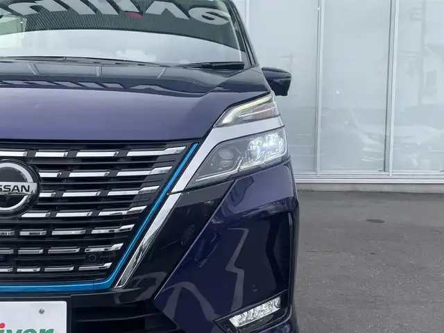 日産 セレナ e－パワー ハイウェイスター V 神奈川県 2021(令3)年 1.8万km アズライトブルー 純正ＳＤナビ(MM520D-L)/CD/DVD/Bluetooth/後席モニター/アラウンドビューモニター/バックカメラ　　　/プロパイロット/レーンキープアシスト/インテリジェントクルーズコントロール　/両側パワースライドア　/インテリジェントルームミラー　/ETC/LEDヘッドライト/オートマチックハイビーム/オートライト/スマートキー/プッシュスタート/純正フロアマット/純正アルミホイール/ABS/横滑り防止装置