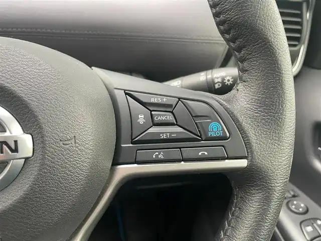 日産 セレナ e－パワー ハイウェイスター V 神奈川県 2021(令3)年 1.8万km アズライトブルー 純正ＳＤナビ(MM520D-L)/CD/DVD/Bluetooth/後席モニター/アラウンドビューモニター/バックカメラ　　　/プロパイロット/レーンキープアシスト/インテリジェントクルーズコントロール　/両側パワースライドア　/インテリジェントルームミラー　/ETC/LEDヘッドライト/オートマチックハイビーム/オートライト/スマートキー/プッシュスタート/純正フロアマット/純正アルミホイール/ABS/横滑り防止装置