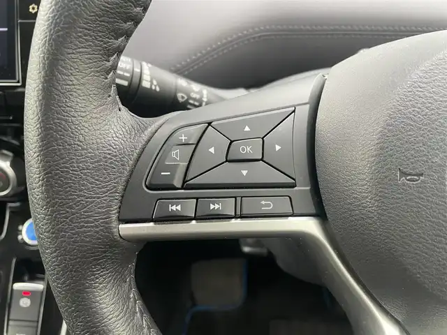 日産 セレナ e－パワー ハイウェイスター V 神奈川県 2021(令3)年 1.8万km アズライトブルー 純正ＳＤナビ(MM520D-L)/CD/DVD/Bluetooth/後席モニター/アラウンドビューモニター/バックカメラ　　　/プロパイロット/レーンキープアシスト/インテリジェントクルーズコントロール　/両側パワースライドア　/インテリジェントルームミラー　/ETC/LEDヘッドライト/オートマチックハイビーム/オートライト/スマートキー/プッシュスタート/純正フロアマット/純正アルミホイール/ABS/横滑り防止装置