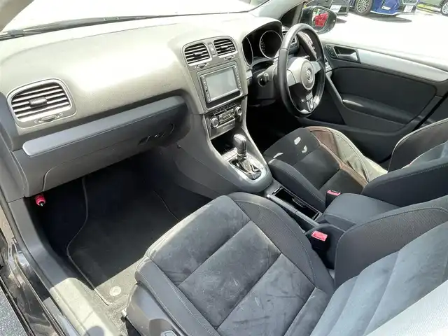 フォルクスワーゲン ゴルフ TSI コンフォートL マイスター 長野県 2012(平24)年 13.7万km 黒 ワンオーナー/ノールタイヤ純正AW積み込み/純正ナビ/・CD/DVD/TV/純正フロアマット/純正１５インチAW/リモコンキー/電格ミラー/ドアバイザー/取り扱い説明書/保証書