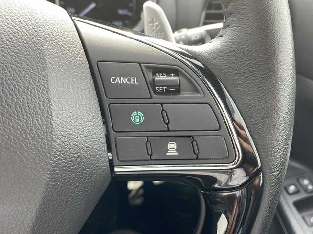 三菱 エクリプス クロス ＰＨＥＶ P 富山県 2022(令4)年 0.7万km ホワイトダイヤモンド 4WD/社外HDDナビ（CN-F1X10HD）/フルセグ/バックカメラ/ETC/ヘッドアップディスプレイ/衝突被害軽減ブレーキ/レーンキープアシスト/レーダークルーズコントロール/ブラインドスポットモニター/コーナーセンサー/パドルシフト/AC100V/1500W/ハーフレザーシート/運転席パワーシート/シートヒーター