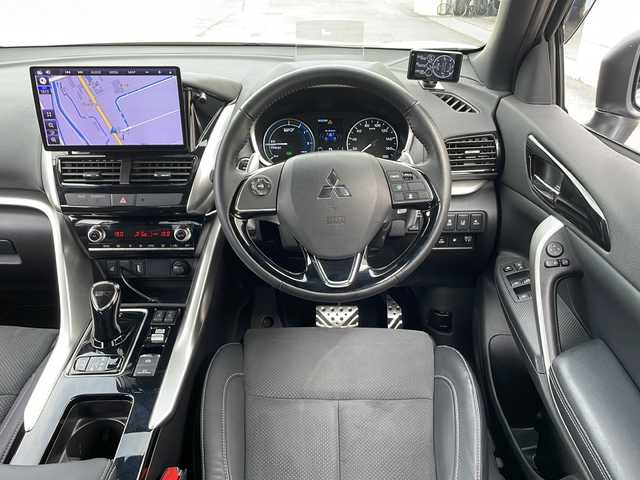 三菱 エクリプス クロス ＰＨＥＶ P 富山県 2022(令4)年 0.7万km ホワイトダイヤモンド 4WD/社外HDDナビ（CN-F1X10HD）/フルセグ/バックカメラ/ETC/ヘッドアップディスプレイ/衝突被害軽減ブレーキ/レーンキープアシスト/レーダークルーズコントロール/ブラインドスポットモニター/コーナーセンサー/パドルシフト/AC100V/1500W/ハーフレザーシート/運転席パワーシート/シートヒーター