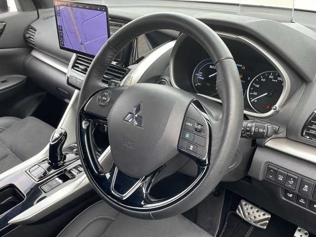 三菱 エクリプス クロス ＰＨＥＶ P 富山県 2022(令4)年 0.7万km ホワイトダイヤモンド 4WD/社外HDDナビ（CN-F1X10HD）/フルセグ/バックカメラ/ETC/ヘッドアップディスプレイ/衝突被害軽減ブレーキ/レーンキープアシスト/レーダークルーズコントロール/ブラインドスポットモニター/コーナーセンサー/パドルシフト/AC100V/1500W/ハーフレザーシート/運転席パワーシート/シートヒーター