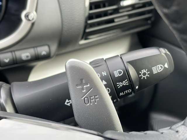 三菱 エクリプス クロス ＰＨＥＶ P 富山県 2022(令4)年 0.7万km ホワイトダイヤモンド 4WD/社外HDDナビ（CN-F1X10HD）/フルセグ/バックカメラ/ETC/ヘッドアップディスプレイ/衝突被害軽減ブレーキ/レーンキープアシスト/レーダークルーズコントロール/ブラインドスポットモニター/コーナーセンサー/パドルシフト/AC100V/1500W/ハーフレザーシート/運転席パワーシート/シートヒーター