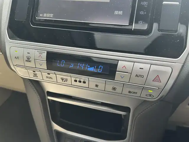 トヨタ ランドクルーザー プラド TX Lパッケージ マットブラED 滋賀県 2023(令5)年 0.6万km ホワイトパールクリスタルシャイン 禁煙車/純正７インチナビ/(SD/DVD/Bluetooth)/フルセグTV/レーダークルーズコントロール/ビルトインETC/コーナーセンサー/オートリトラミラー/シートヒーター/シートベンチレーション/サンルーフ/電動格納サードシート/自動防眩ミラー/プッシュスタート