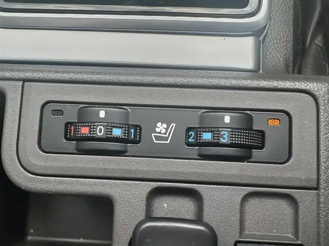 トヨタ ランドクルーザー プラド TX Lパッケージ マットブラED 滋賀県 2023(令5)年 0.6万km ホワイトパールクリスタルシャイン 禁煙車/純正７インチナビ/(SD/DVD/Bluetooth)/フルセグTV/レーダークルーズコントロール/ビルトインETC/コーナーセンサー/オートリトラミラー/シートヒーター/シートベンチレーション/サンルーフ/電動格納サードシート/自動防眩ミラー/プッシュスタート