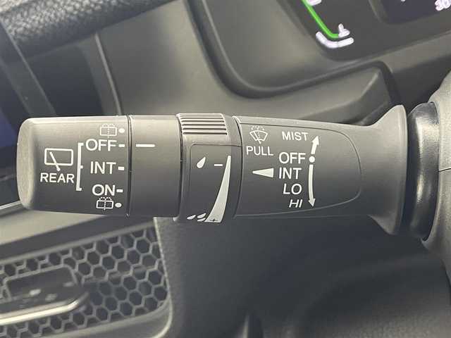 ホンダ ステップワゴン eHEV エアー 滋賀県 2022(令4)年 4.5万km プラチナホワイトパール 純正11.4型ナビ/【Bluetooth.フルセグTV】/バックカメラ/ホンダセンシング/●衝突軽減ブレーキ（CMBS）/●誤発進抑制機能/●後方誤発進抑制機能/●近距離衝突軽減ブレーキ/●歩行者事故低減ステアリング/●路外逸脱抑制機能/●渋滞追従機能付アダプティブクルーズコントロール（ACC）/●車線維持支援システム（LKAS）/●トラフィックジャムアシスト（渋滞運転支援機能）/●先行車発進お知らせ機能/●標識認識機能/●オートハイビーム/●アダプティブドライビングビーム/フリップダウンモニター/両側パワースライドドア/ETC2.0/純正アルミホイール/ステアリングスイッチ/プッシュスタート/スマートキー/スペアキー