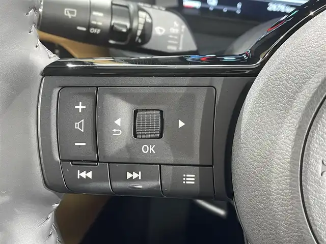 日産 エクストレイル G e－4ORCE 愛知県 2024(令6)年 0.3万km 赤 純正12.3インチディスプレイ/ナッパレザーシート/プロパイロット/衝突軽減ブレーキ/アラウンドビューモニター/100V電源/ビルトインETC2.0/シートヒーター/LEDヘッドライト/ドライブレコーダー/ワイヤレス充電/デジタルインナーミラー/ブラインドスポットモニター/パワーシート/電動リアゲート/フルセグTV/Bluetooth/コーナーセンサー/レーンキープアシスト/パーキングアシスト/オートハイビーム/Carplay/プッシュスタート/USB接続/ルーフレール/スマートキー/純正フロアマット/純正アルミホイール/オートライト/ヘッドアップディスプレイ/