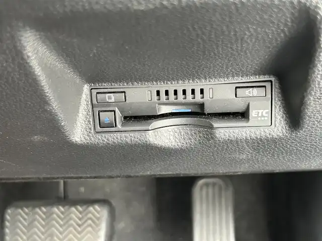 トヨタ ヤリスクロス ハイブリッド Z 福岡県 2020(令2)年 4.8万km ホワイトパールクリスタルシャイン 純正8型ディスプレイオーディオ【フルセグTV/BT】 アラウンドビューモニター トヨタセーフティー コーナーセンサー クルーズコントロール【レーダー】 ドラレコ ETC シートヒーター オートホールド USBポート 純正フロアマット LED 純正アルミホイール プッシュスタート スマートキー