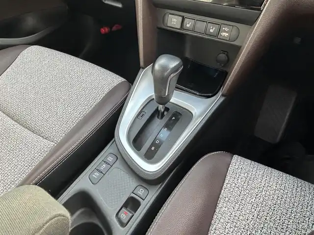 トヨタ ヤリスクロス ハイブリッド Z 福岡県 2020(令2)年 4.8万km ホワイトパールクリスタルシャイン 純正8型ディスプレイオーディオ【フルセグTV/BT】 アラウンドビューモニター トヨタセーフティー コーナーセンサー クルーズコントロール【レーダー】 ドラレコ ETC シートヒーター オートホールド USBポート 純正フロアマット LED 純正アルミホイール プッシュスタート スマートキー