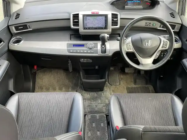 ホンダ フリード ハイブリット ジャストセレクション 東京都 2014(平26)年 8.2万km モダンスティールM (株)IDOMが運営する【じしゃロン昭島店】の自社ローン専用車両になります。こちらは現金またはオートローンご利用時の価格です。自社ローンご希望の方は別途その旨お申付け下さい/純正インターナビ/BT/フルセグ/DVD/CD/バックカメラ/前後ドライブレコーダー/ハーフレザーシート/両側パワースライドドア/ステアリングスイッチ/LEDライト/アルミ純正/フロアマット純正/チップアップシート