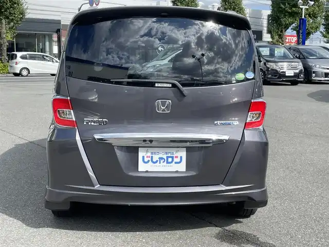 ホンダ フリード ハイブリット ジャストセレクション 東京都 2014(平26)年 8.2万km モダンスティールM (株)IDOMが運営する【じしゃロン昭島店】の自社ローン専用車両になります。こちらは現金またはオートローンご利用時の価格です。自社ローンご希望の方は別途その旨お申付け下さい/純正インターナビ/BT/フルセグ/DVD/CD/バックカメラ/前後ドライブレコーダー/ハーフレザーシート/両側パワースライドドア/ステアリングスイッチ/LEDライト/アルミ純正/フロアマット純正/チップアップシート