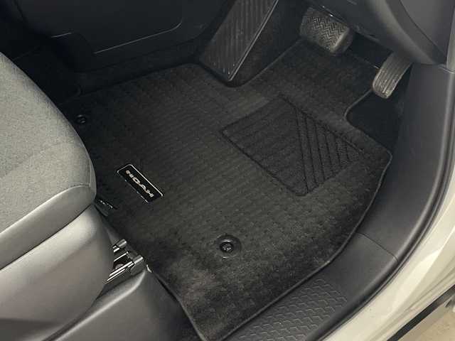 トヨタ ノア G 群馬県 2022(令4)年 5.7万km ホワイトパールクリスタルシャイン 純正8インチディスプレイオーディオ/・AM/FM/Bluetooth/USB/Miracast/Apple CarPlay/Android　Auto/Miracast/＝＝＝＝＝＝＝/純正８型ディスプレイオーディオ　両側電動スライドドア　バックカメラ　前席シートヒーター　アダプティブクルーズコントロール　衝突被害軽減ブレーキ　電動パーキング　ＥＴＣ　ドラレコ　コーナーセンサー