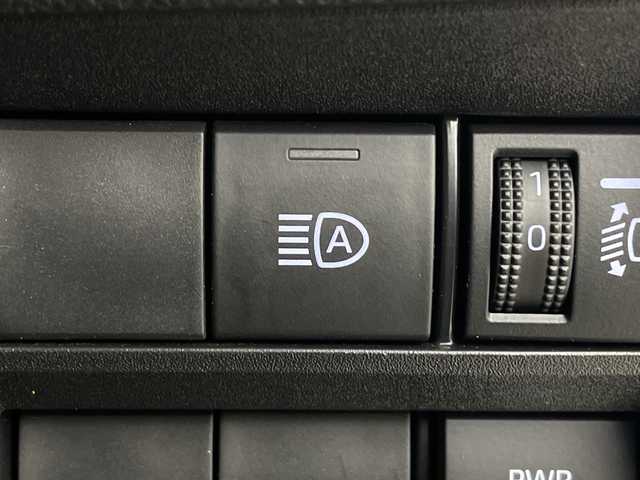 トヨタ ノア G 群馬県 2022(令4)年 5.7万km ホワイトパールクリスタルシャイン 純正8インチディスプレイオーディオ/・AM/FM/Bluetooth/USB/Miracast/Apple CarPlay/Android　Auto/Miracast/＝＝＝＝＝＝＝/純正８型ディスプレイオーディオ　両側電動スライドドア　バックカメラ　前席シートヒーター　アダプティブクルーズコントロール　衝突被害軽減ブレーキ　電動パーキング　ＥＴＣ　ドラレコ　コーナーセンサー