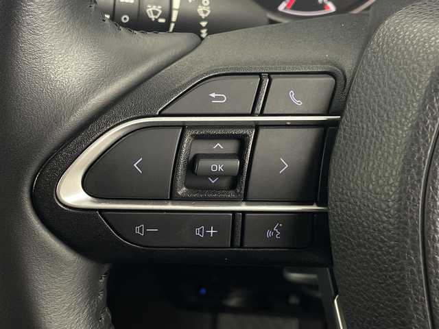 トヨタ ノア G 群馬県 2022(令4)年 5.7万km ホワイトパールクリスタルシャイン 純正8インチディスプレイオーディオ/・AM/FM/Bluetooth/USB/Miracast/Apple CarPlay/Android　Auto/Miracast/＝＝＝＝＝＝＝/純正８型ディスプレイオーディオ　両側電動スライドドア　バックカメラ　前席シートヒーター　アダプティブクルーズコントロール　衝突被害軽減ブレーキ　電動パーキング　ＥＴＣ　ドラレコ　コーナーセンサー