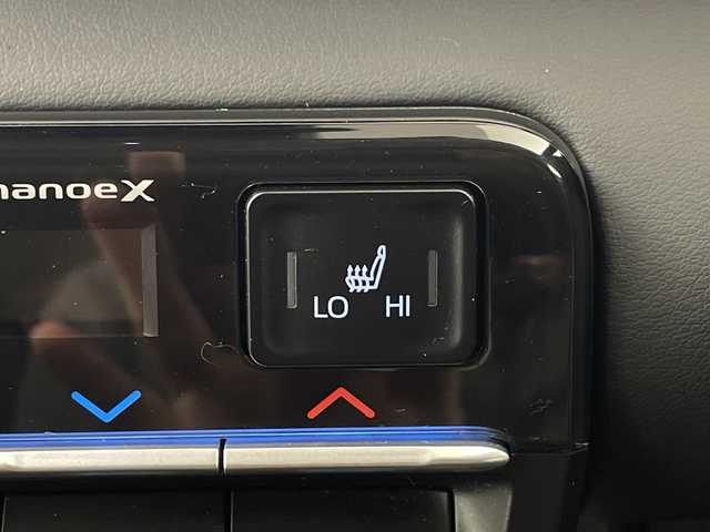 トヨタ ノア G 群馬県 2022(令4)年 5.7万km ホワイトパールクリスタルシャイン 純正8インチディスプレイオーディオ/・AM/FM/Bluetooth/USB/Miracast/Apple CarPlay/Android　Auto/Miracast/＝＝＝＝＝＝＝/純正８型ディスプレイオーディオ　両側電動スライドドア　バックカメラ　前席シートヒーター　アダプティブクルーズコントロール　衝突被害軽減ブレーキ　電動パーキング　ＥＴＣ　ドラレコ　コーナーセンサー