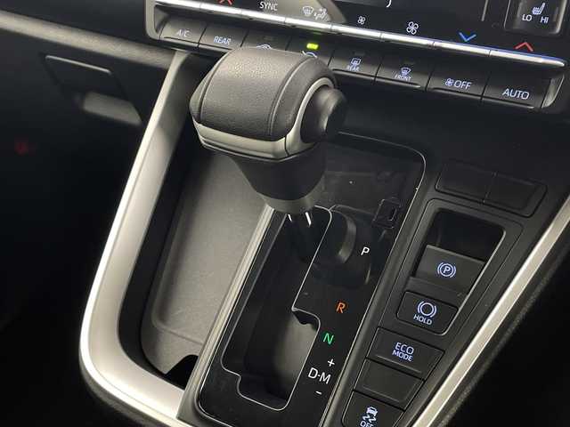 トヨタ ノア G 群馬県 2022(令4)年 5.7万km ホワイトパールクリスタルシャイン 純正8インチディスプレイオーディオ/・AM/FM/Bluetooth/USB/Miracast/Apple CarPlay/Android　Auto/Miracast/＝＝＝＝＝＝＝/純正８型ディスプレイオーディオ　両側電動スライドドア　バックカメラ　前席シートヒーター　アダプティブクルーズコントロール　衝突被害軽減ブレーキ　電動パーキング　ＥＴＣ　ドラレコ　コーナーセンサー