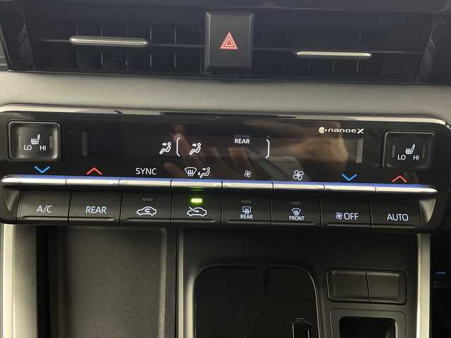 トヨタ ノア G 群馬県 2022(令4)年 5.7万km ホワイトパールクリスタルシャイン 純正8インチディスプレイオーディオ/・AM/FM/Bluetooth/USB/Miracast/Apple CarPlay/Android　Auto/Miracast/＝＝＝＝＝＝＝/純正８型ディスプレイオーディオ　両側電動スライドドア　バックカメラ　前席シートヒーター　アダプティブクルーズコントロール　衝突被害軽減ブレーキ　電動パーキング　ＥＴＣ　ドラレコ　コーナーセンサー