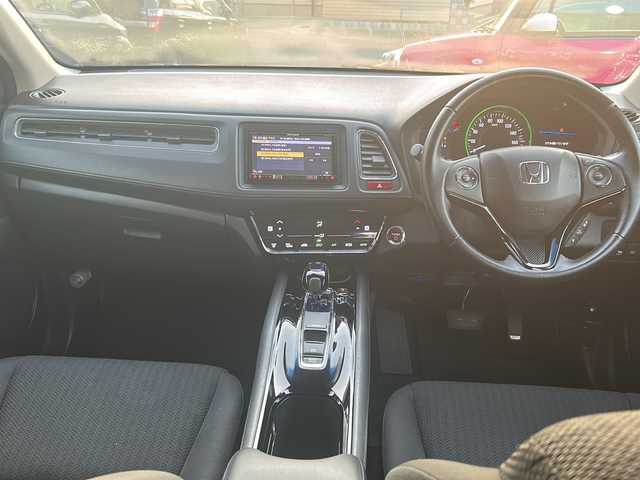 ホンダ ヴェゼル ハイブリッド X 長野県 2015(平27)年 13.5万km ルーセブラックM (株)IDOMが運営する【じしゃロン長野店】の自社ローン専用車両になります。こちらは現金またはオートローンご利用時の価格です。自社ローンご希望の方は別途その旨お申付け下さい/社外ナビ/Bluetooth/バックカメラ/フルセグテレビ/ETC/シートヒーター/純正ホイール