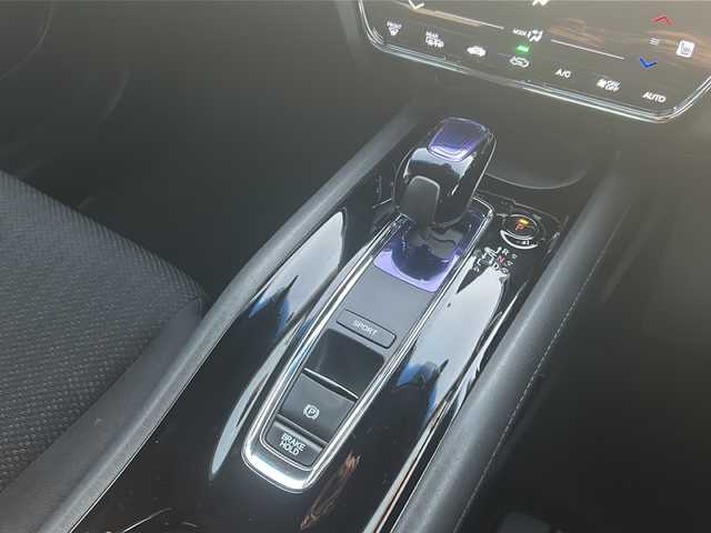 ホンダ ヴェゼル ハイブリッド X 長野県 2015(平27)年 13.5万km ルーセブラックM (株)IDOMが運営する【じしゃロン長野店】の自社ローン専用車両になります。こちらは現金またはオートローンご利用時の価格です。自社ローンご希望の方は別途その旨お申付け下さい/社外ナビ/Bluetooth/バックカメラ/フルセグテレビ/ETC/シートヒーター/純正ホイール