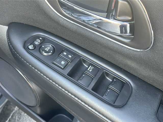 ホンダ ヴェゼル ハイブリッド X 長野県 2015(平27)年 13.5万km ルーセブラックM (株)IDOMが運営する【じしゃロン長野店】の自社ローン専用車両になります。こちらは現金またはオートローンご利用時の価格です。自社ローンご希望の方は別途その旨お申付け下さい/社外ナビ/Bluetooth/バックカメラ/フルセグテレビ/ETC/シートヒーター/純正ホイール