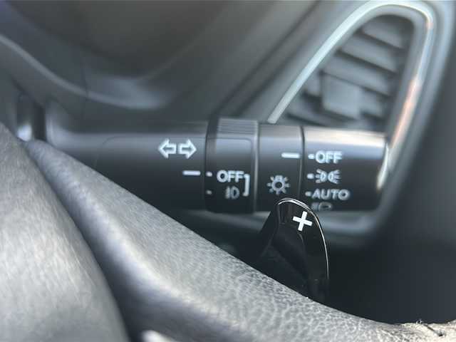 ホンダ ヴェゼル ハイブリッド X 長野県 2015(平27)年 13.5万km ルーセブラックM (株)IDOMが運営する【じしゃロン長野店】の自社ローン専用車両になります。こちらは現金またはオートローンご利用時の価格です。自社ローンご希望の方は別途その旨お申付け下さい/社外ナビ/Bluetooth/バックカメラ/フルセグテレビ/ETC/シートヒーター/純正ホイール