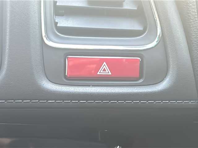 ホンダ ヴェゼル ハイブリッド X 長野県 2015(平27)年 13.5万km ルーセブラックM (株)IDOMが運営する【じしゃロン長野店】の自社ローン専用車両になります。こちらは現金またはオートローンご利用時の価格です。自社ローンご希望の方は別途その旨お申付け下さい/社外ナビ/Bluetooth/バックカメラ/フルセグテレビ/ETC/シートヒーター/純正ホイール