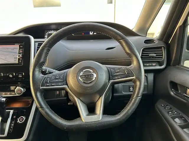 日産 セレナ ハイウェイスター 福島県 2017(平29)年 12.4万km ブリリアントホワイトパール (株)IDOMが運営する【じしゃロン福島店】の自社ローン専用車両になります。こちらは現金またはオートローンご利用時の価格です。自社ローンご希望の方は別途その旨お申付け下さい/純正SDナビ/フルセグテレビ/コーナーセンサー/クルーズコントロール/ドアバイザー/アラウンドビューモニター/両側パワースライドドア/LEDヘッドライト/純正AW/エマージェンシーブレーキ