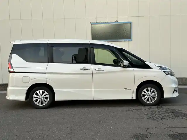 日産 セレナ ハイウェイスター 福島県 2017(平29)年 12.4万km ブリリアントホワイトパール (株)IDOMが運営する【じしゃロン福島店】の自社ローン専用車両になります。こちらは現金またはオートローンご利用時の価格です。自社ローンご希望の方は別途その旨お申付け下さい/純正SDナビ/フルセグテレビ/コーナーセンサー/クルーズコントロール/ドアバイザー/アラウンドビューモニター/両側パワースライドドア/LEDヘッドライト/純正AW/エマージェンシーブレーキ