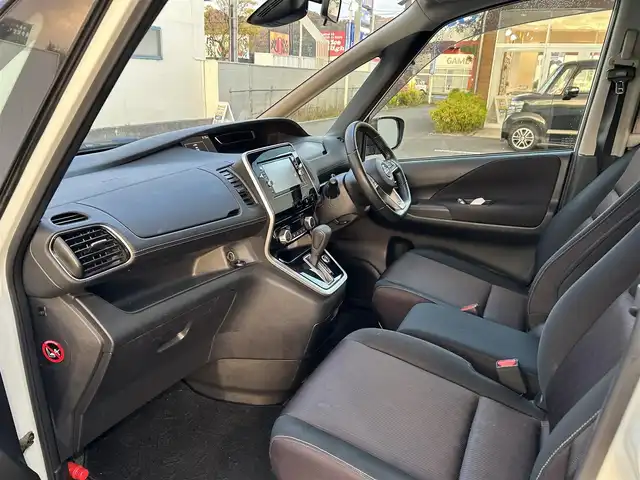 日産 セレナ ハイウェイスター 福島県 2017(平29)年 12.4万km ブリリアントホワイトパール (株)IDOMが運営する【じしゃロン福島店】の自社ローン専用車両になります。こちらは現金またはオートローンご利用時の価格です。自社ローンご希望の方は別途その旨お申付け下さい/純正SDナビ/フルセグテレビ/コーナーセンサー/クルーズコントロール/ドアバイザー/アラウンドビューモニター/両側パワースライドドア/LEDヘッドライト/純正AW/エマージェンシーブレーキ