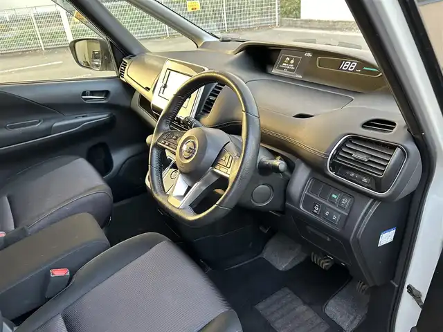 日産 セレナ ハイウェイスター 福島県 2017(平29)年 12.4万km ブリリアントホワイトパール (株)IDOMが運営する【じしゃロン福島店】の自社ローン専用車両になります。こちらは現金またはオートローンご利用時の価格です。自社ローンご希望の方は別途その旨お申付け下さい/純正SDナビ/フルセグテレビ/コーナーセンサー/クルーズコントロール/ドアバイザー/アラウンドビューモニター/両側パワースライドドア/LEDヘッドライト/純正AW/エマージェンシーブレーキ