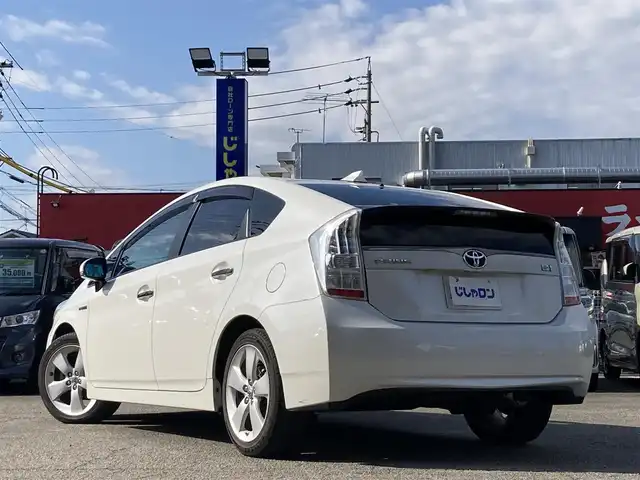 トヨタ プリウス S ツーリングセレクション 静岡県 2011(平23)年 9.1万km ホワイトパールクリスタルシャイン (株)IDOMが運営する【じしゃロン焼津店】の自社ローン専用車両になります。こちらは現金またはオートローンご利用時の価格です。自社ローンご希望の方は別途その旨お申付け下さい　/社外SDナビ/（ワンセグTV/CD）/ETC/純正アルミホイール/HIDヘッドライト/オートライト/プッシュスタート＆スマートキー