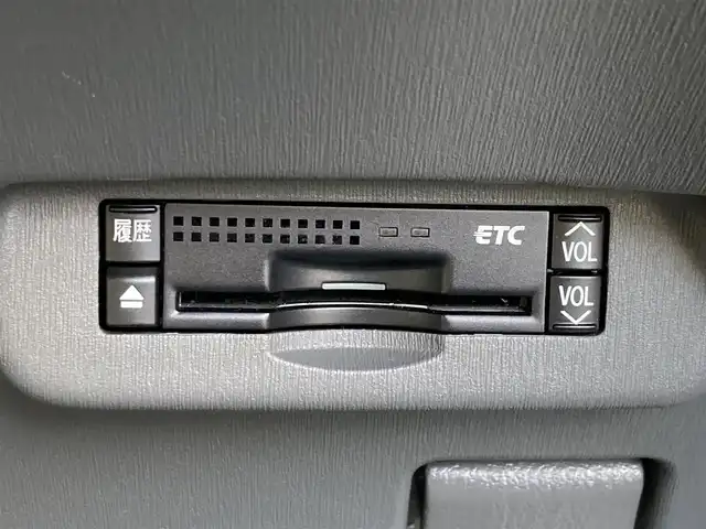 トヨタ プリウス S ツーリングセレクション 静岡県 2011(平23)年 9.1万km ホワイトパールクリスタルシャイン (株)IDOMが運営する【じしゃロン焼津店】の自社ローン専用車両になります。こちらは現金またはオートローンご利用時の価格です。自社ローンご希望の方は別途その旨お申付け下さい　/社外SDナビ/（ワンセグTV/CD）/ETC/純正アルミホイール/HIDヘッドライト/オートライト/プッシュスタート＆スマートキー