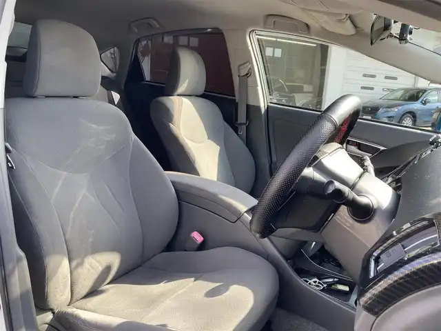 トヨタ プリウス S ツーリングセレクション 静岡県 2011(平23)年 9.1万km ホワイトパールクリスタルシャイン (株)IDOMが運営する【じしゃロン焼津店】の自社ローン専用車両になります。こちらは現金またはオートローンご利用時の価格です。自社ローンご希望の方は別途その旨お申付け下さい　/社外SDナビ/（ワンセグTV/CD）/ETC/純正アルミホイール/HIDヘッドライト/オートライト/プッシュスタート＆スマートキー