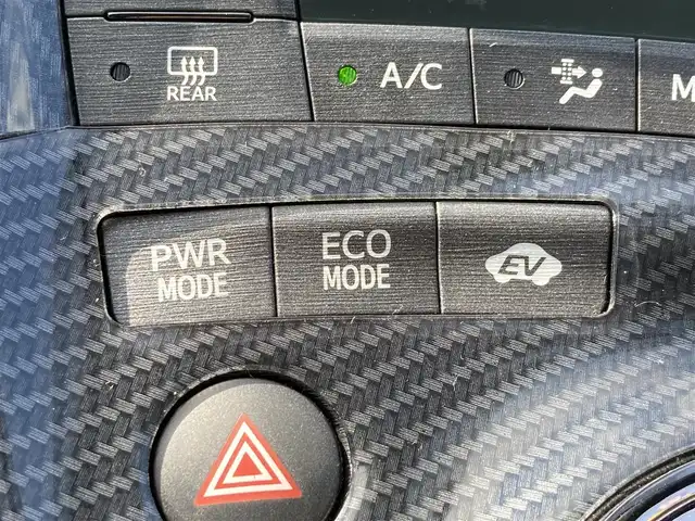 トヨタ プリウス S ツーリングセレクション 静岡県 2011(平23)年 9.1万km ホワイトパールクリスタルシャイン (株)IDOMが運営する【じしゃロン焼津店】の自社ローン専用車両になります。こちらは現金またはオートローンご利用時の価格です。自社ローンご希望の方は別途その旨お申付け下さい　/社外SDナビ/（ワンセグTV/CD）/ETC/純正アルミホイール/HIDヘッドライト/オートライト/プッシュスタート＆スマートキー